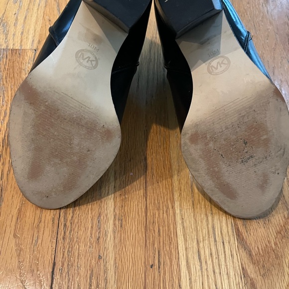 Michael KORS ankle boots.  Size 10 - Picture 4 of 5